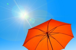 roter Sonnenschirm