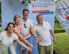 Vier Personen vor einem Banner der Initiative Organspende